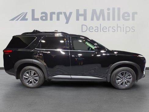 New 2025 Nissan Pathfinder SV w/ Cargo Package image 6