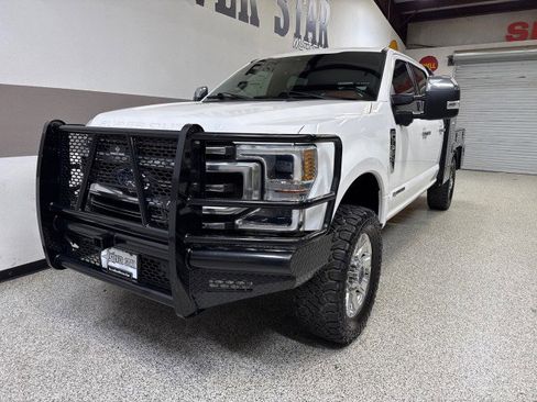 Used 2022 Ford F350 Platinum w/ FX4 Off-Road Package image 3