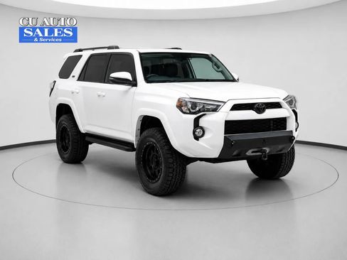 Used 2018 Toyota 4Runner SR5 AWD/4WD image 1