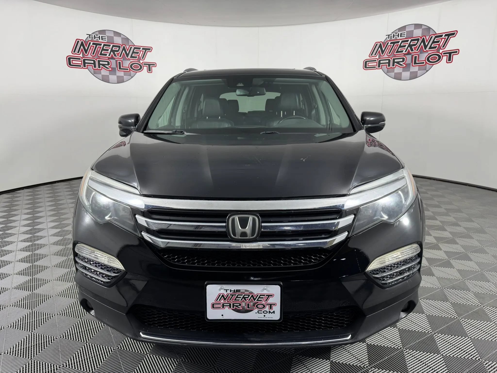 Used 2018 Honda Pilot Touring image 2