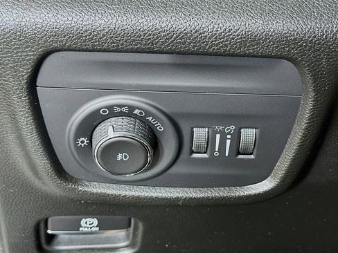 Used 2022 Jeep Grand Cherokee L Limited image 17