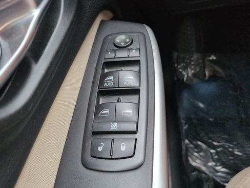 Used 2017 Jeep Cherokee Latitude w/ Safety/Convenience Group FWD image 21