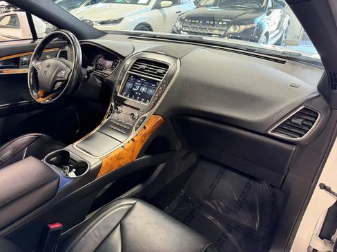 Used 2016 Lincoln MKX Reserve w/ Technology Package AWD/4WD image 12