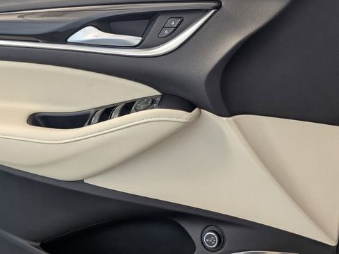 Used 2023 Buick Enclave Essence image 27