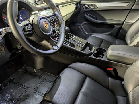 Certified 2026 Porsche Macan AWD/4WD image 5