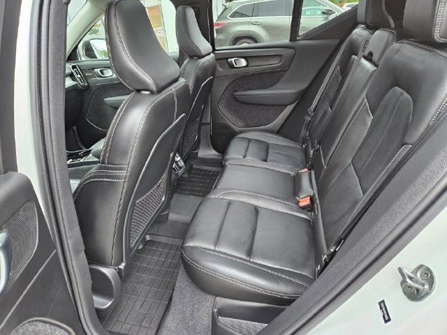 Used 2024 Volvo XC40 B5 Ultimate w/ Protection Package Premier AWD/4WD image 14