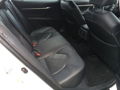Used 2018 Toyota Camry XLE FWD image 8