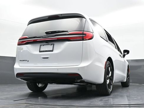 New 2026 Chrysler Pacifica Select image 58