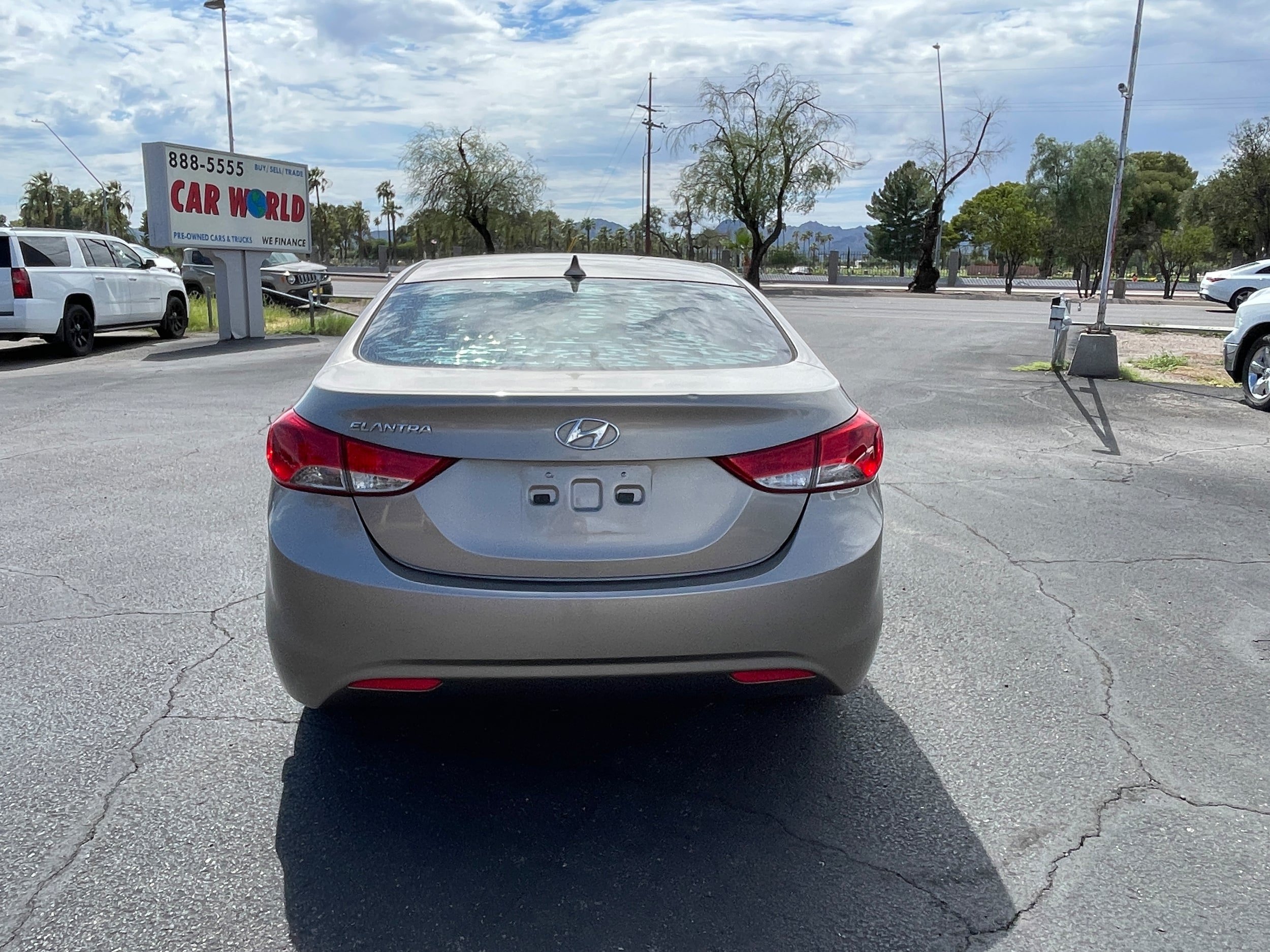 Used 2013 Hyundai Elantra GLS w/ Preferred Pkg FWD image 4