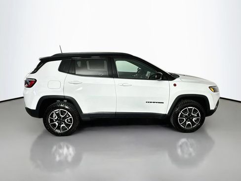 New 2026 Jeep Compass Trailhawk w/ Sun, Sound & Navigation Group AWD/4WD image 8