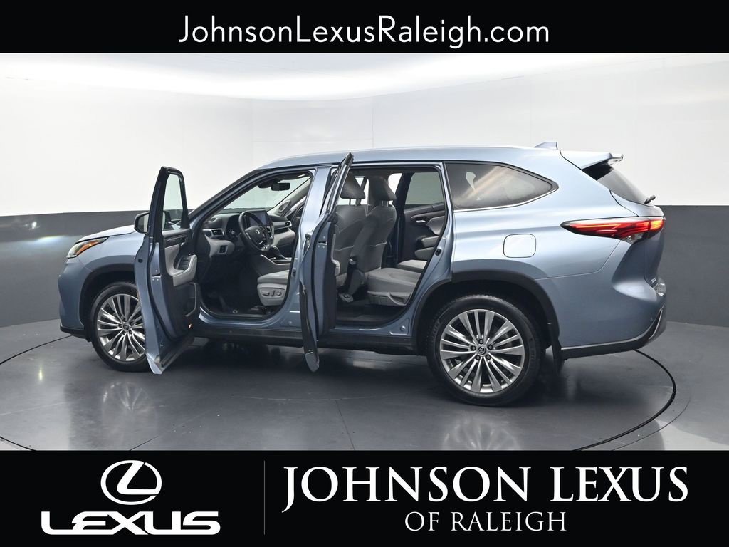 Used 2021 Toyota Highlander Platinum AWD/4WD image 38