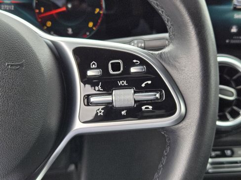 Used 2022 Mercedes-Benz GLB 250 4MATIC w/ Premium Package Lite image 17