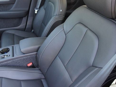 New 2025 Volvo XC40 B5 Core w/ Protection Package Premier image 20