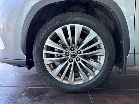 Used 2022 Toyota Highlander Platinum AWD/4WD image 7