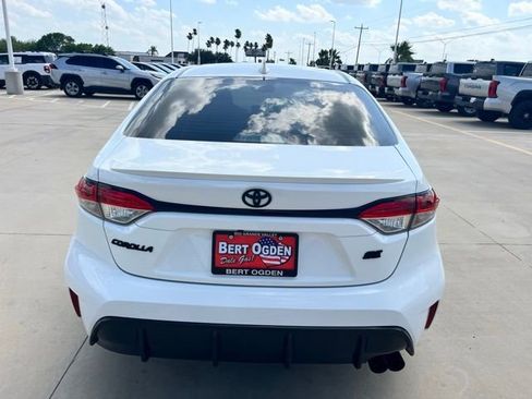 Used 2025 Toyota Corolla SE FWD image 3