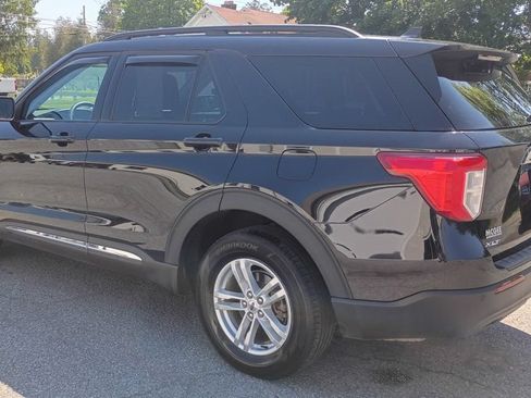 Used 2023 Ford Explorer XLT AWD/4WD image 5