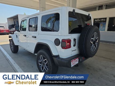 Used 2025 Jeep Wrangler Unlimited Sahara AWD/4WD image 4