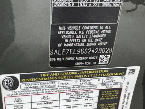 Used 2025 Land Rover Defender 110 image 33