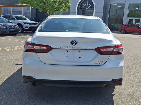 Used 2018 Toyota Camry XLE image 5
