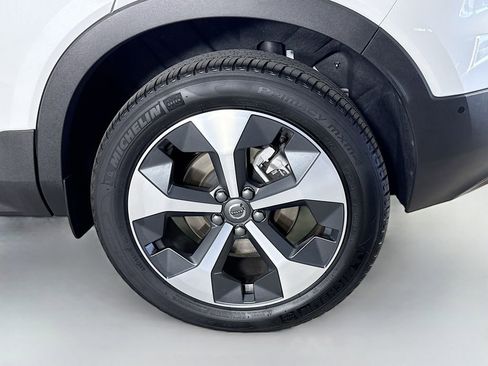 Used 2025 Volvo XC40 B5 Plus image 33