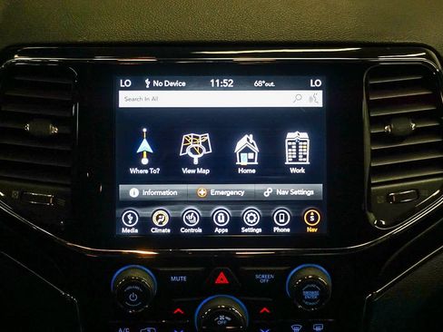 Used 2020 Jeep Grand Cherokee Limited w/ Luxury Group II image 15