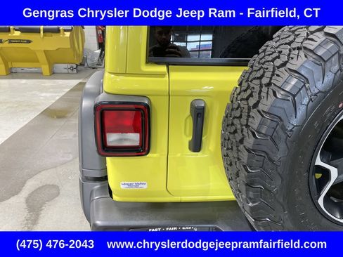 Used 2023 Jeep Wrangler Unlimited Rubicon w/ Cold Weather Group AWD/4WD image 11