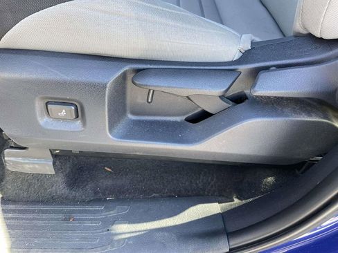 Used 2025 Toyota Tacoma TRD Off-Road image 29