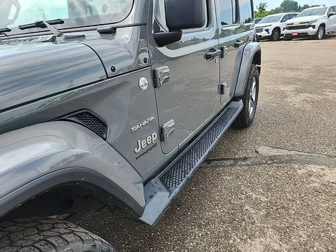 Used 2019 Jeep Wrangler Unlimited Sahara AWD/4WD image 49