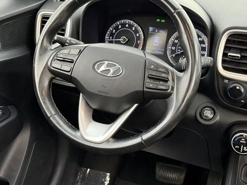 Used 2021 Hyundai Venue SEL w/ Premium Package image 19