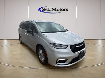 Certified 2024 Chrysler Pacifica Touring-L