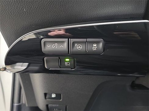 Used 2020 Toyota Prius LE image 24