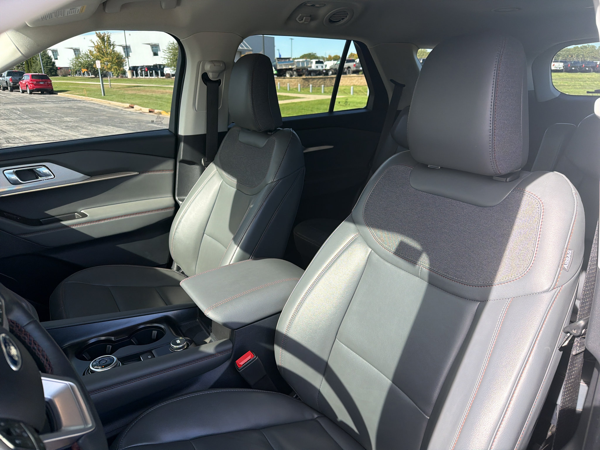 Used 2025 Ford Explorer Active w/ Active Comfort Package AWD/4WD image 14