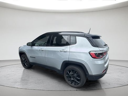 Used 2024 Jeep Compass Latitude w/ Altitude Special Edition AWD/4WD image 9