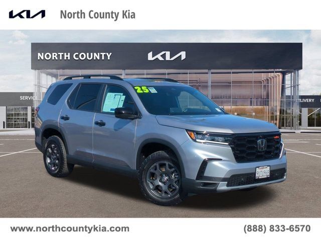 Used 2025 Honda Pilot TrailSport image 1