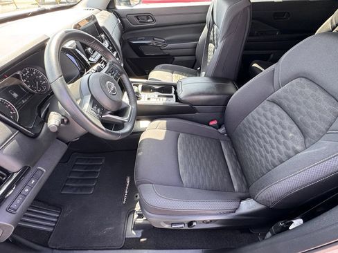 Certified 2025 Nissan Pathfinder SV FWD image 11