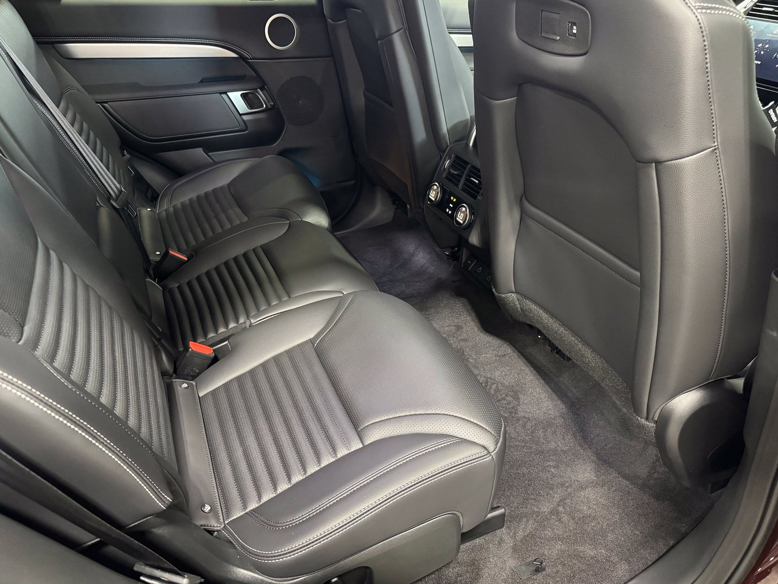 New 2026 Land Rover Discovery Limited Edition AWD/4WD image 46