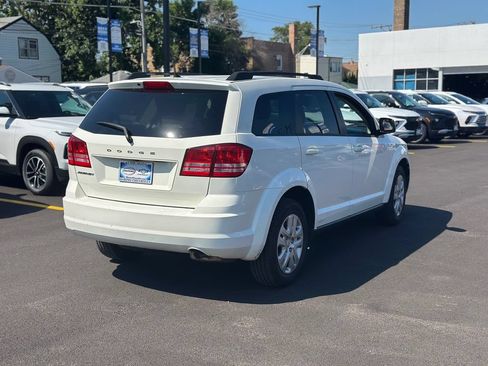 Used 2019 Dodge Journey SE FWD image 3