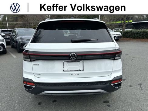 New 2026 Volkswagen Taos SE FWD image 4