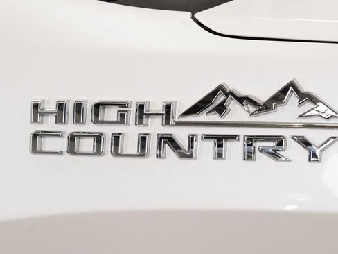 Used 2024 Chevrolet Silverado 1500 High Country w/ High Country Premium Package AWD/4WD image 16