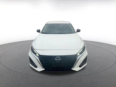 Used 2025 Nissan Altima 2.5 SV FWD image 4