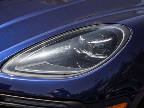 Certified 2026 Porsche Macan AWD/4WD image 23