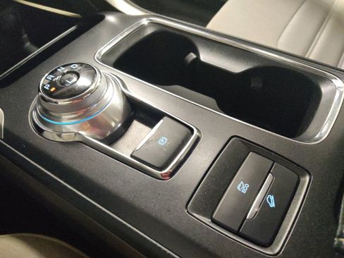 Used 2019 Ford Fusion SE FWD image 26