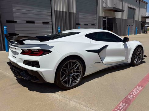 Used 2024 Chevrolet Corvette Z06 w/ Z07 Performance Package w/ Z07 Performance Package RWD image 43