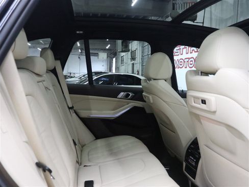Used 2019 BMW X5 xDrive40i w/ Convenience Package AWD/4WD image 19