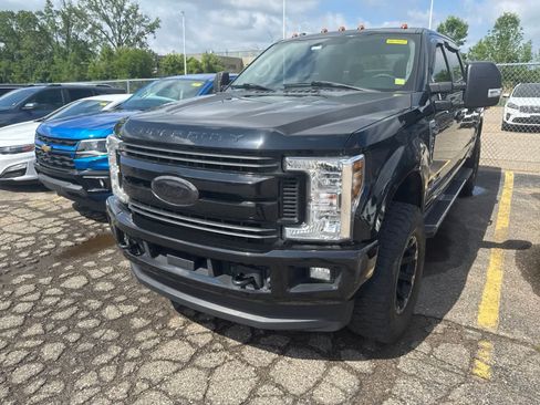 Used 2018 Ford F250 XLT w/ XLT Value Package AWD/4WD image 3