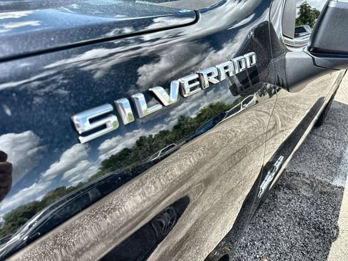 Used 2021 Chevrolet Silverado 1500 LTZ AWD/4WD image 3
