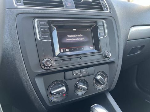 Used 2017 Volkswagen Jetta S image 18