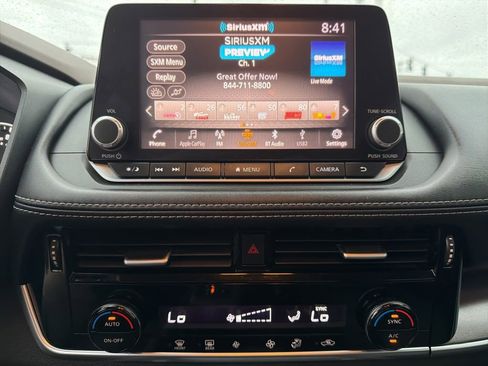 Used 2021 Nissan Rogue SV image 34