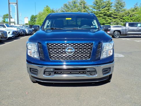 Used 2019 Nissan Titan SV w/ SV Convenience Package AWD/4WD image 9