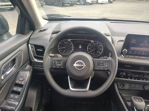 Used 2024 Nissan Rogue SV image 14